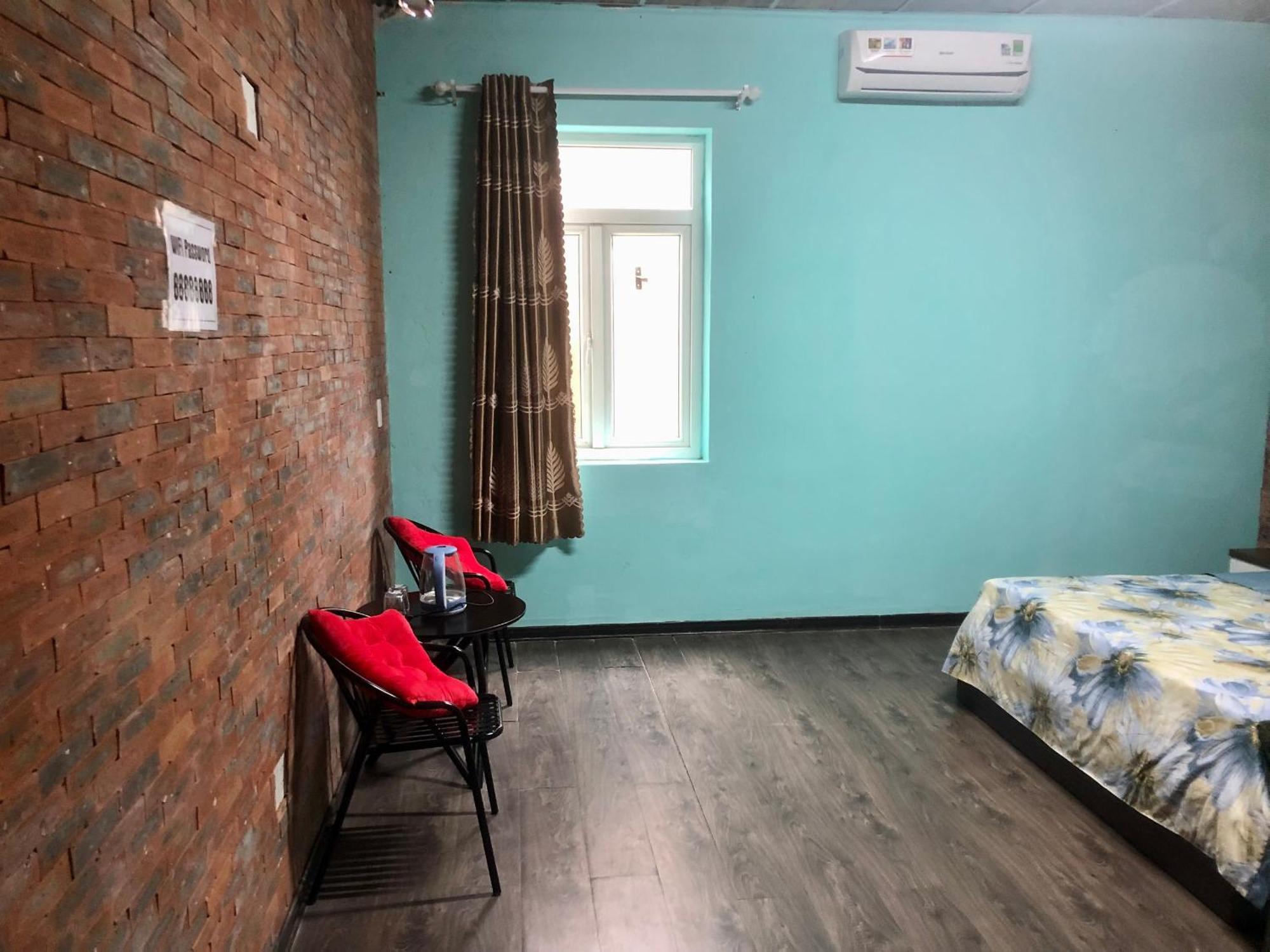 Desi Dera Hotel Дананг Екстериор снимка